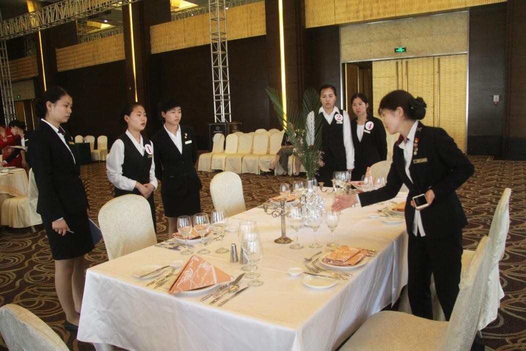 以练促赛强内功，精细服务迎宾客——洛阳钼都利豪国际饭店成功举办餐饮岗位大练兵活动