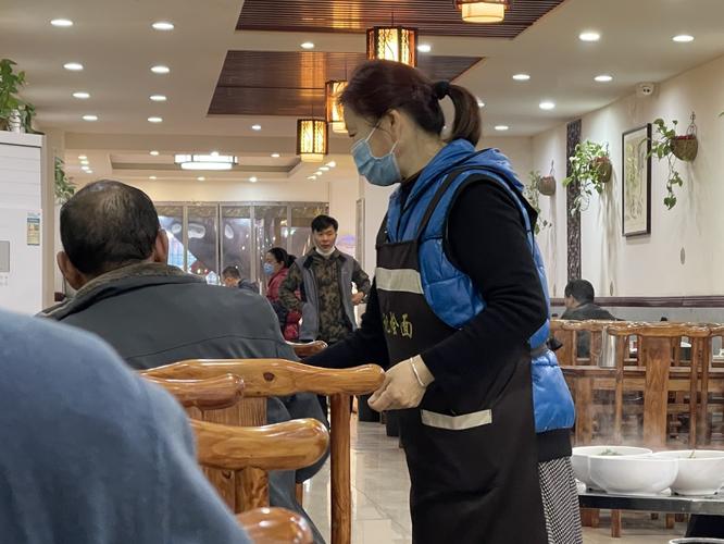河南餐饮新规7月1日起实施 从业人员不戴口罩将面临明确罚款标准