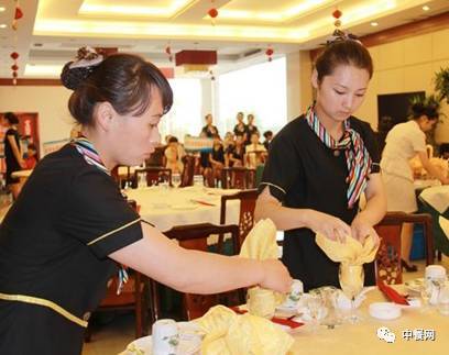 餐厅服务员每日工作流程详解 从备岗到收档的完整指南
